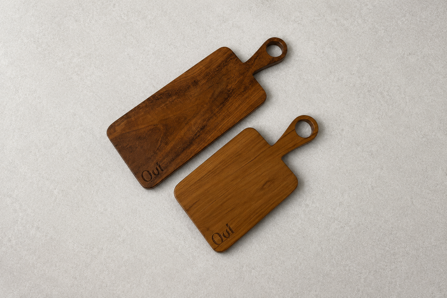 Wooden serving board with handle