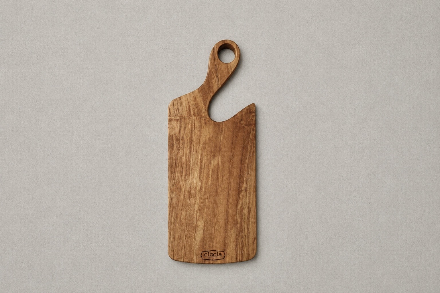 Wooden serving board with tapered handle